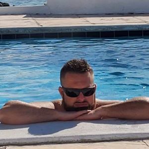 Meet your Posher, Dustin